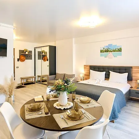 Mambo In Nord10 Pool And Playground Mamaia